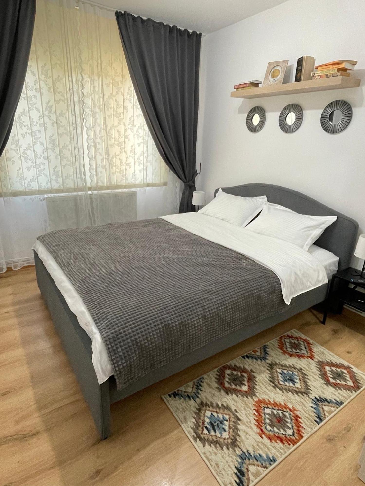 Apartament Cina Husi 외부 사진